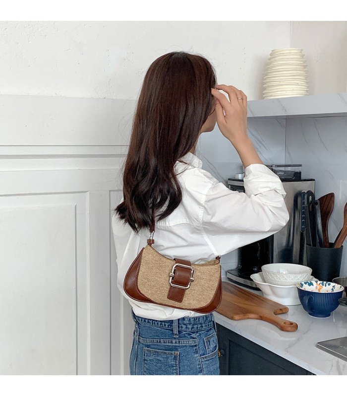 Retro Underarm High-grade Stitching Baguette Bag $59.50 Dana Fashion Color: Black Women's Bags Product information: Lining texture: Polyester Applicable scenarios: Daily matching Color: mud, blue, pink, black Outer bag type: Sandwich pocket Hardness: medi