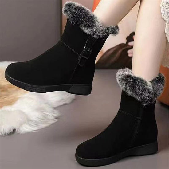 Retro Warm Winter Fleece-lined New Flat Ankle Boots Non-slip Fluffy Cotton Shoes $48.99 Dana Fashion Color: Black Size: 35 Women's shoes معلومات المنتج: النمط: لون سادة مادة البطانة: قطيفة قصيرة اللون: بني، أسود ارتفاع الجزء العلوي: منخفض طول الجوارب: أنب