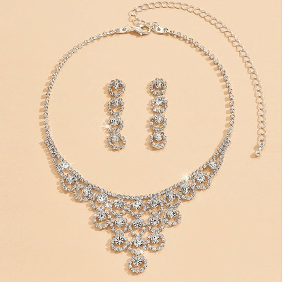 Rhinestone Necklace And Earrings Suite Women's Simple $33.59 Dana Fashion Color: Silver Suit Women's Accessories Product information: Pattern: Marine life Treatment Process: Electroplating Color: 577 silver necklace and earrings suit Applicable population