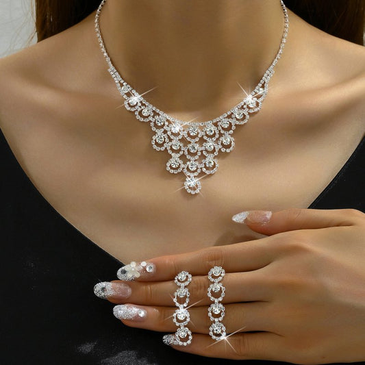 Rhinestone Necklace And Earrings Suite Women's Simple $33.59 Dana Fashion Color: Silver Suit Women's Accessories Product information: Pattern: Marine life Treatment Process: Electroplating Color: 577 silver necklace and earrings suit Applicable population