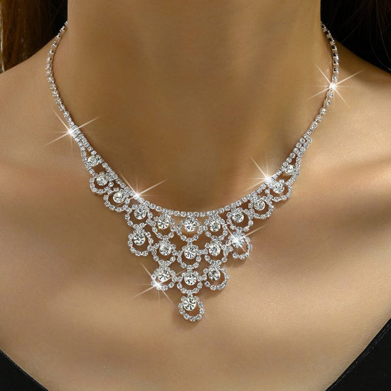 Rhinestone Necklace And Earrings Suite Women's Simple $33.59 Dana Fashion Color: Silver Suit Women's Accessories Product information: Pattern: Marine life Treatment Process: Electroplating Color: 577 silver necklace and earrings suit Applicable population