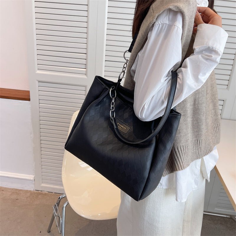 Rhombus Pattern Totes Chain Shoulder Bag Women Shopping Bags $40.81 Dana Fashion Color: Black Beauty Tools Product information: Material: PU Style: fashionable and simple Features:Color contrast Colour: black, coffee, brown Size Information: Width: 30CM H