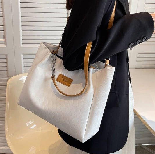 Rhombus Pattern Totes Chain Shoulder Bag Women Shopping Bags $40.81 Dana Fashion Color: Black Beauty Tools Product information: Material: PU Style: fashionable and simple Features:Color contrast Colour: black, coffee, brown Size Information: Width: 30CM H
