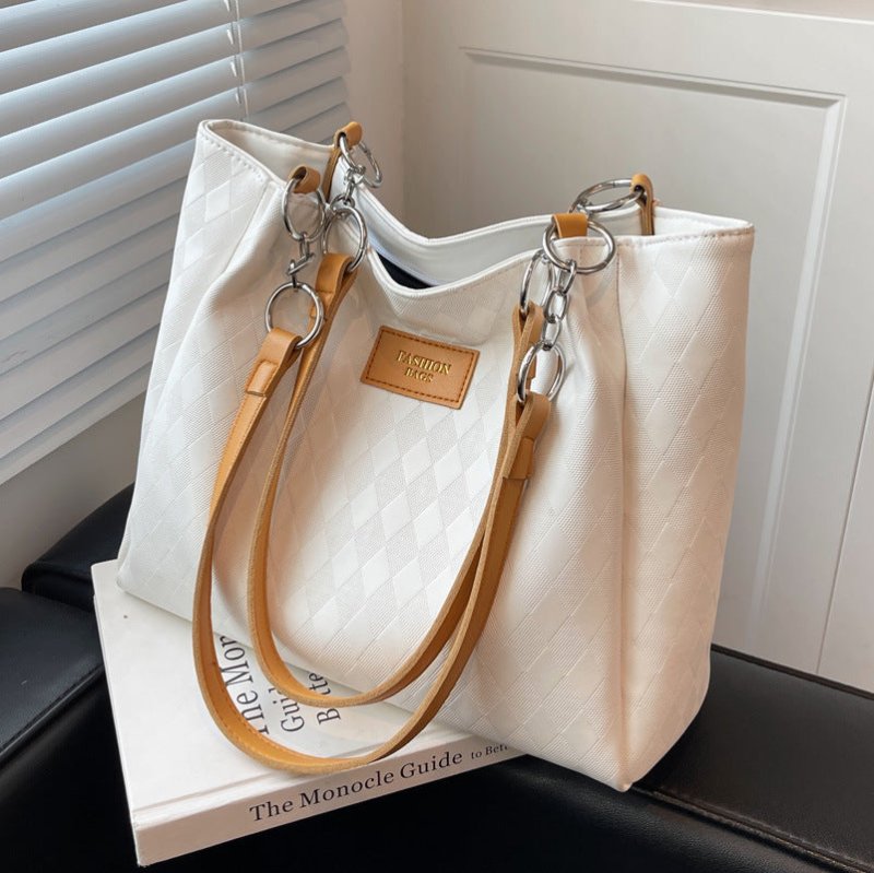 Rhombus Pattern Totes Chain Shoulder Bag Women Shopping Bags $40.81 Dana Fashion Color: Black Beauty Tools Product information: Material: PU Style: fashionable and simple Features:Color contrast Colour: black, coffee, brown Size Information: Width: 30CM H