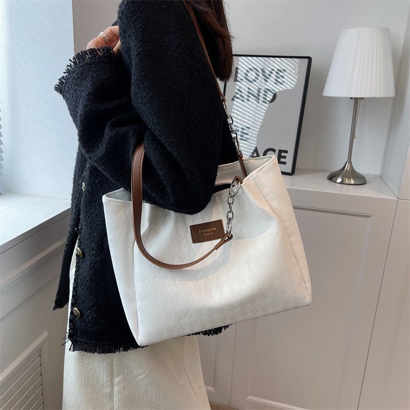 Rhombus Pattern Totes Chain Shoulder Bag Women Shopping Bags $40.81 Dana Fashion Color: Coffee Beauty Tools Product information: Material: PU Style: fashionable and simple Features:Color contrast Colour: black, coffee, brown Size Information: Width: 30CM