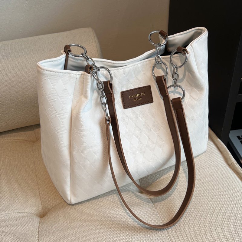 Rhombus Pattern Totes Chain Shoulder Bag Women Shopping Bags $40.81 Dana Fashion Color: Black Beauty Tools Product information: Material: PU Style: fashionable and simple Features:Color contrast Colour: black, coffee, brown Size Information: Width: 30CM H