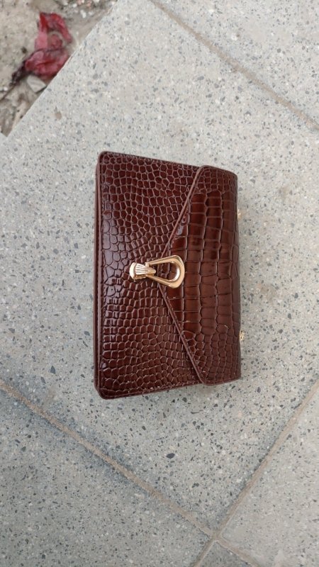 Rose Red Crocodile Pattern Women's Chain Bag $24.66 Dana Fashion Color: Dark Brown Women's Bags Product information: Lining texture: synthetic leather Applicable scenario: Daily configuration Color: white, black, green, Rose red, gray, dark brown, blue Ou