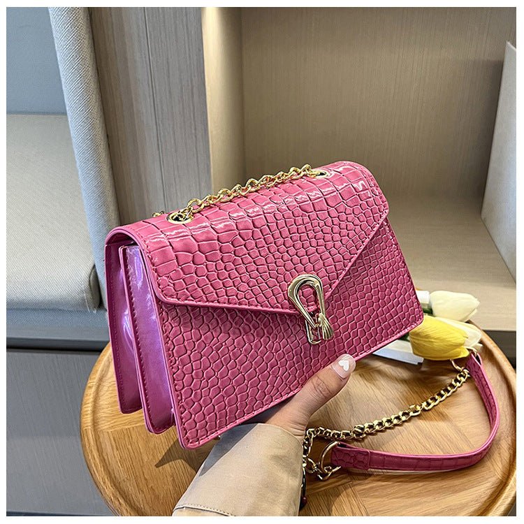 Rose Red Crocodile Pattern Women's Chain Bag $24.66 Dana Fashion Color: Rose Red Women's Bags Product information: Lining texture: synthetic leather Applicable scenario: Daily configuration Color: white, black, green, Rose red, gray, dark brown, blue Oute
