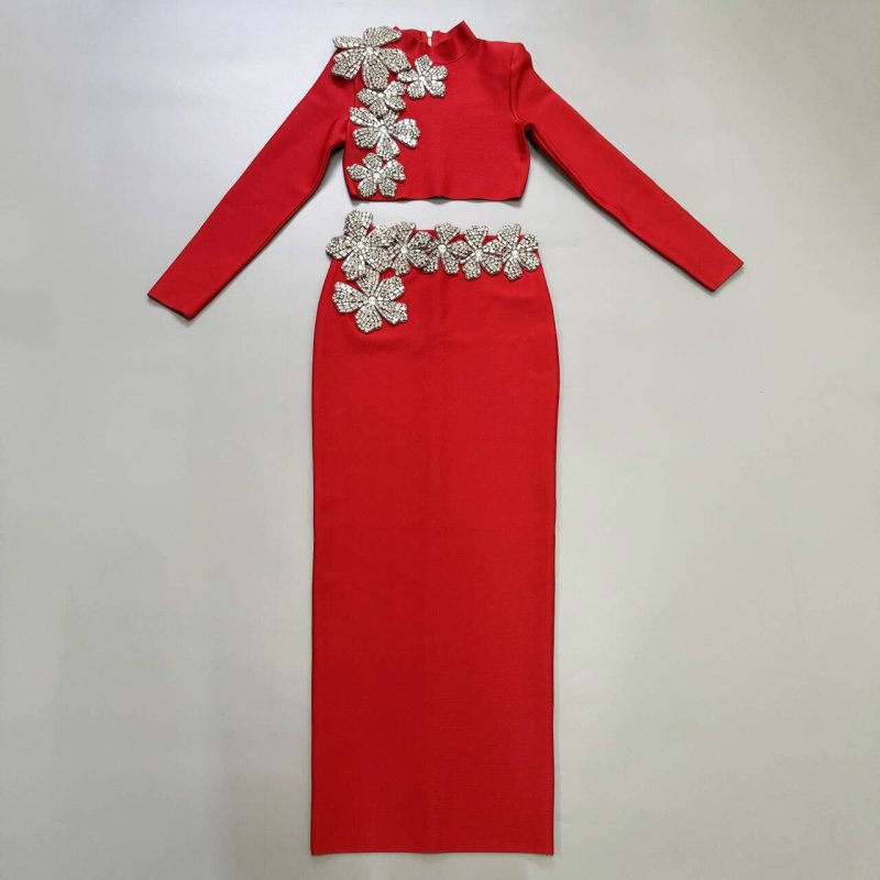 Round Neck Long Sleeve Short Top Long Skirt $199.90 Dana Fashion Color: Red Size: L Women's clothing Product information: Pattern: Flowers Fabric name: Cotton polyester Color: white, black, red Sleeve type: regular sleeve Main fabric composition: Cotton S
