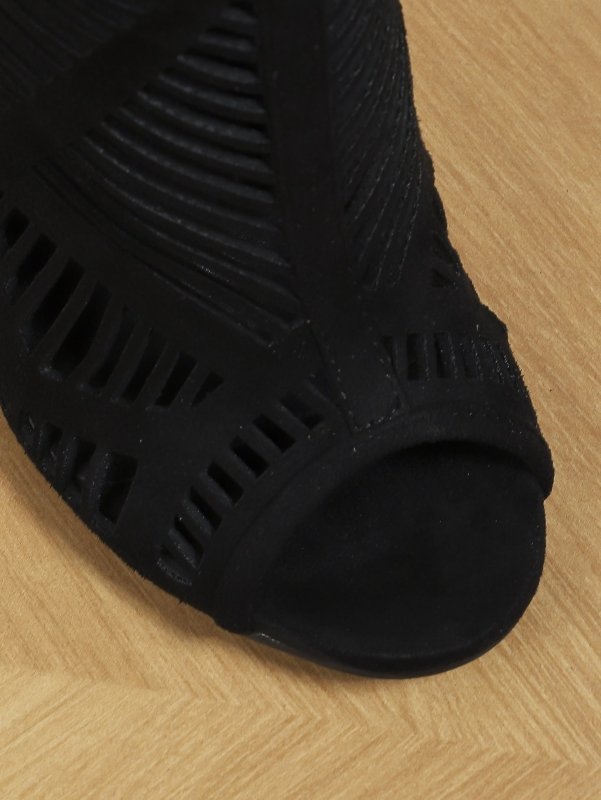 Round Toe Open Toe Laser Hollow Out 11cm Sexy Fashion Sandal Boots $59.99 Dana Fashion Color: Black Size: 35 Women's shoes Product information: Lining material: PU Toe holder shape: round head Color: Black Shoe Upper material: Suede Size: 35,36,37,38,39,4