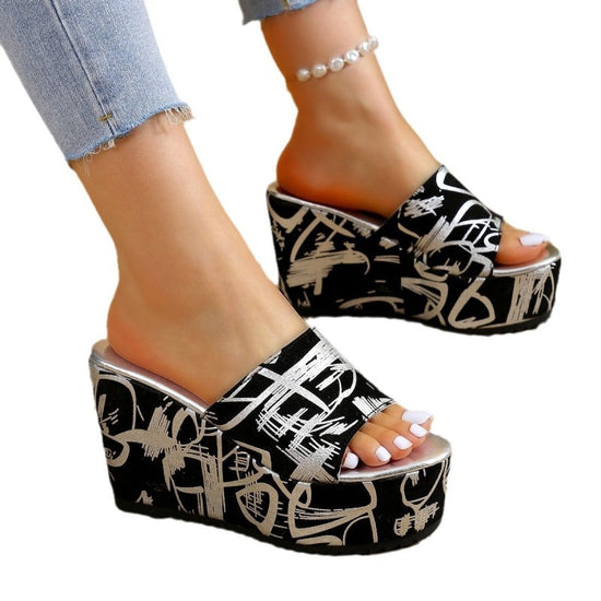 Round Toe Wedge Printed Slippers $54.99 Dana Fashion Color: Black Size: 36 Women's shoes معلومات المنتج: مادة البطانة: بولي يوريثين شكل حامل أصابع القدم: رأس دائري اللون: أسود، ذهبي المقاس: 36،37،38،39،40،41،42،43 مادة النعل: بولي يوريثين الطراز: كاجوال ق