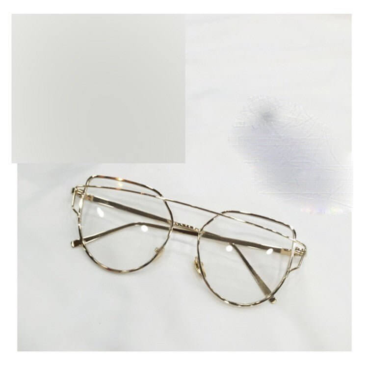 Saya Girls Sunglasses Glasses Women $44.26 Dana Fashion Color: Black Women's shoes Product information: Lens material: resin Frame Material: Plate Glasses structure: full frame Style: individual Color: gold frame, black, brown Packing list: Glasses*1