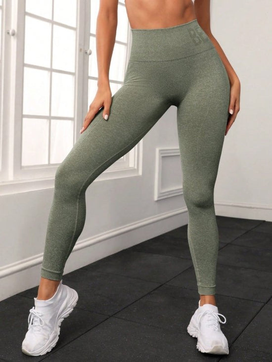 Seamless Letter Peach Yoga Hip Raise Skinny High Waist Exercise Workout Pants Women $46.96 Dana Fashion Color: Green Size: L Women's clothing Product information: Applicable sports: fitness yoga Fabric name: Chemical Fiber blend Applicable scenarios: runn