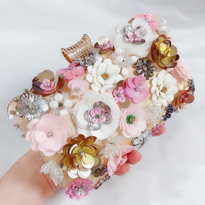 Sequined Flower Diamond Banquet Bag $84.35 Dana Fashion Color: Champagne Women's Bags Material: Silk Fabric texture: polyester fiber Lining texture: polyester Style: women's clutch Bag shape: pillow type Trendy Bags Style: Dinner Bag Opening method: ingot
