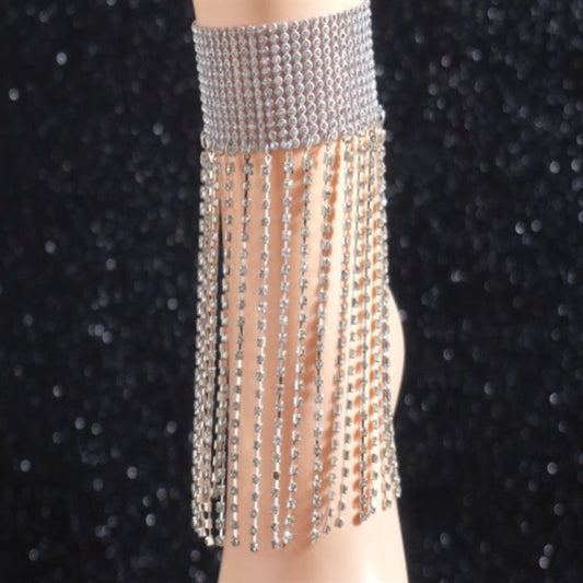 Sexy Affordable Luxury Fashion Full Inlaid Tassel Shiny Rhinestone Anklet Multi-layer $17.99 Dana Fashion Color: Golden Pair Women's Accessories Product information: Type: Anklet Color: gold pairs, silver pairs Inlay material: alloy inlay artificial gemst