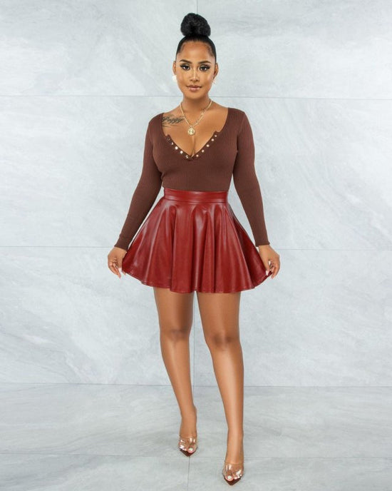 Sexy Solid Color PU Leather Swing Women's Skirt $35.99 Dana Fashion Color: Black Size: L Women's clothing Product information: Pattern: solid color Fabric name: PU leather Skirt-type: pleated skirt Color: red, black, brown Main fabric composition: Polyest