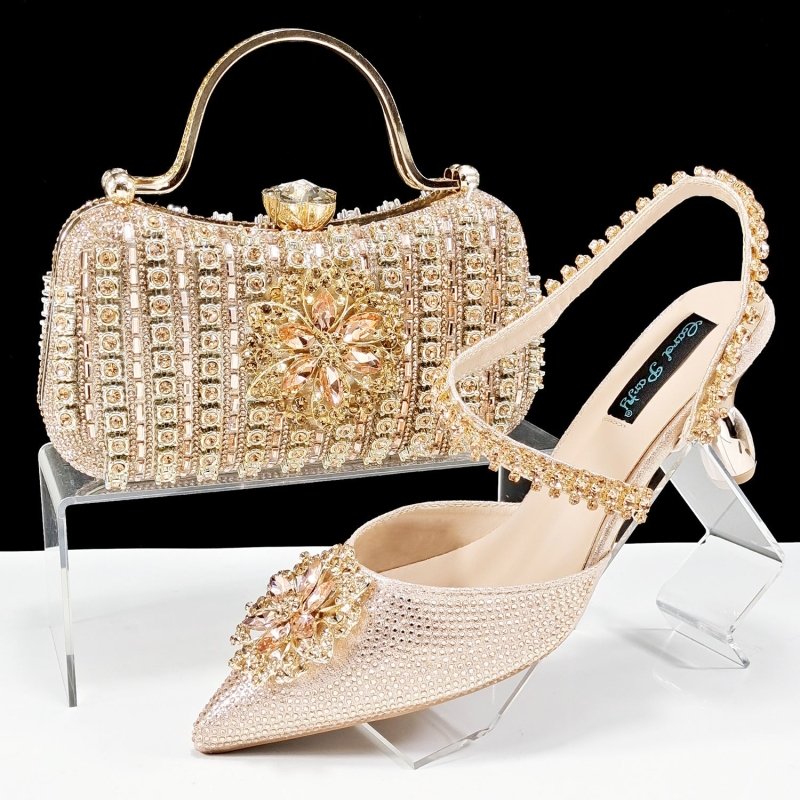 Sexy Women's Shoes And Bags Suit Drill Buckle Flower Decorative Ankle Drill Chain With Hard Clutch $169.90 Dana Fashion Color: Champagne Size: 38 Women's shoes Product information: Pattern: Flowers Toe bracket shape: Tip Color: Black, champagne, rose, gol