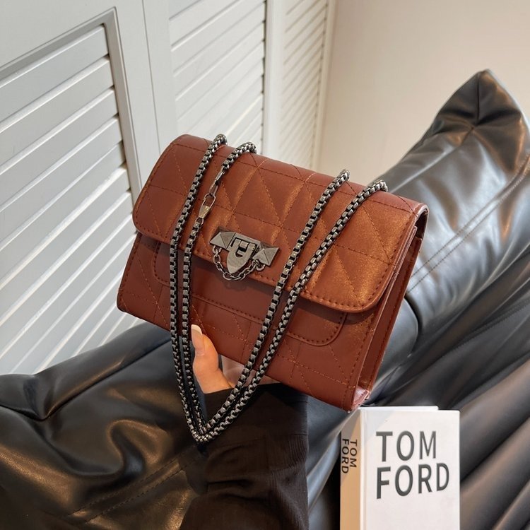 Shoulder Bag Women's Chain Lock Fashion Messenger Bag $34.02 Dana Fashion Color: Black Women's Bags Product information: Color: brown, orange, purple, white, black Hardness: soft Material: PU Suitcase shape: Horizontal Square Number of shoulder straps: Si