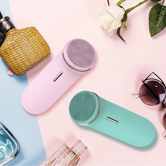 Silicone Electric face Cleaner $82.45 Dana Fashion Color: Green Beauty Tools Charging voltage: DC 5.0V Working voltage: DC 3.7V Battery capacity: 300mAh Charging time: 1.0H Vibration frequency: 6500RPM Working power: 500mW Product size: 132*50*38MM