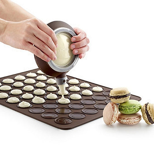 Silicone Kitchen Bakeware Baking Pastry Tools $15.50 Dana Fashion Color: Brown Dana's Kitchen Overview: 100% brand new and high quality 1. Reusable 2. Microwave safety 3. Freezer 4. Dishwasher safe 5. The oven is safe to -65F to +400F (-40c to +230c) 6. T