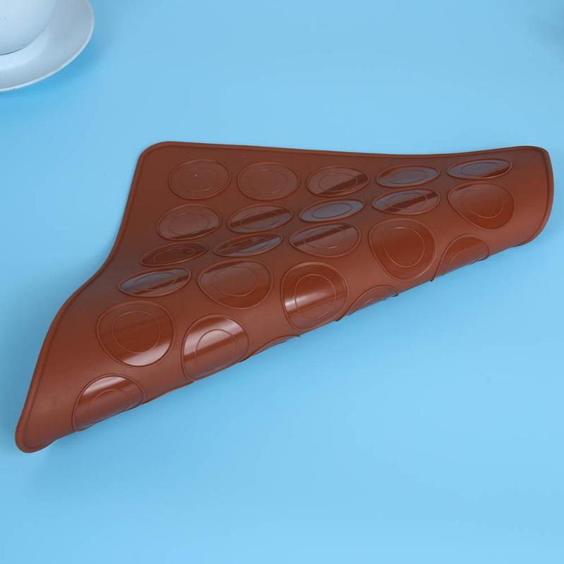 Silicone Kitchen Bakeware Baking Pastry Tools $15.50 Dana Fashion Color: Brown Dana's Kitchen Overview: 100% brand new and high quality 1. Reusable 2. Microwave safety 3. Freezer 4. Dishwasher safe 5. The oven is safe to -65F to +400F (-40c to +230c) 6. T