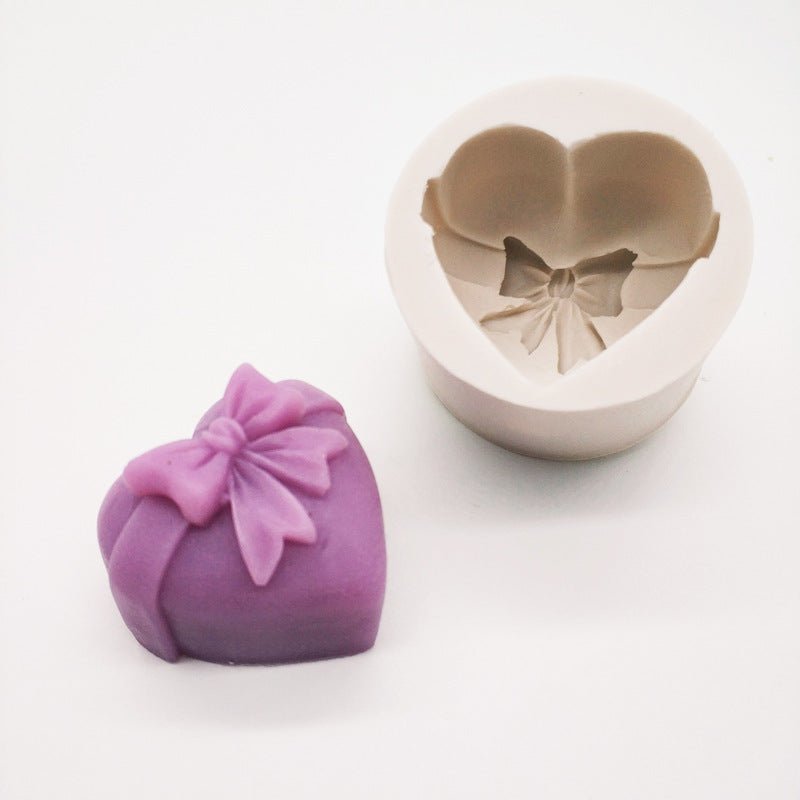 Silicone mould for rose mousse cake $9.85 Dana Fashion Color: SQY36 Dana's Kitchen Product category: Cake molds Shape: Heart Weight: 60 g Size: 55 * 38 mm Material: food grade silicone Product Features: 1. Silicone is mainly composed of Silicone, a kind o