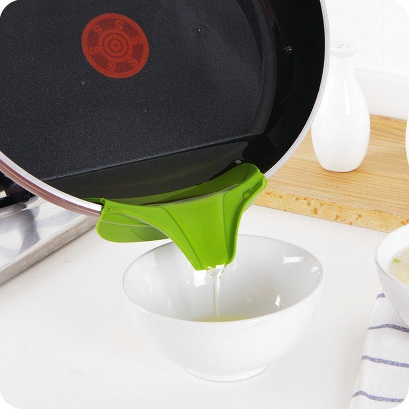 Silicone Soup Funnel Kitchen Gadget Tools $9.50 Dana Fashion weight: Green 1pc Dana's Kitchen Overview: （1）100% brand new and high quality. （2）Food-grade silicone material, environmental health, good flexibility, curvature of the design, the card on a cir