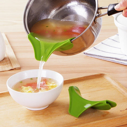 Silicone Soup Funnel Kitchen Gadget Tools $9.50 Dana Fashion weight: Green 1pc Dana's Kitchen Overview: （1）100% brand new and high quality. （2）Food-grade silicone material, environmental health, good flexibility, curvature of the design, the card on a cir