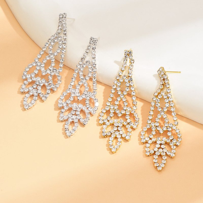 Silver Crystal Stone Gold And Silver Color Necklace Suit $38.19 Dana Fashion Color: 905 Gold Women's Accessories Product information: Pattern: XINGX/Sun and Moon/cloud/Universe Treatment Process: Electroplating Color: 905 Gold, 905 Silver Applicable popul