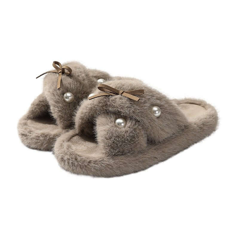 Simple Fashion Fur Hyoma Warm Non-slip Cotton Slippers $54.50 Dana Fashion Color: Cloud White Size: 36or37 Women's shoes Product information: Color: Cloud White, obsidian black, khaki Heel shape: flat heel Size: 36/37 (35/36 feet recommended),38/39 (37/38