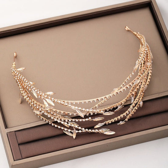 Simple Golden Alloy Double Mesh Headband $24.66 Dana Fashion Color: FD972 Women's Accessories Product information: Type: hair band Color: FD972,FD973 Applicable occasions for gifts: wedding, travel commemoration, employee benefits Style: Women's Material: