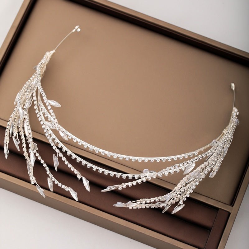 Simple Golden Alloy Double Mesh Headband $24.66 Dana Fashion Color: FD972 Women's Accessories Product information: Type: hair band Color: FD972,FD973 Applicable occasions for gifts: wedding, travel commemoration, employee benefits Style: Women's Material: