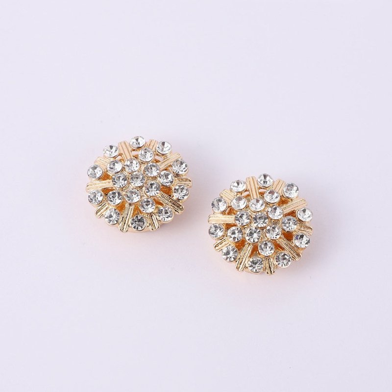 Simple Multi-style Inlaid Rhinestone Cufflinks $10.55 Dana Fashion Color: Style 1 Purity: Pure Natural Women's Accessories Product information: Treatment Process: Pearl Inlay Type: cufflinks Color: Style 1, Style 2, Style 3 Style: Women's Material: Rhines