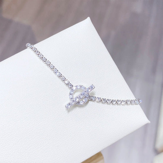 Simple Personality Bracelet Fashion Zircon Crystal Bracelet For Women $28.52 Dana Fashion Color: S018 Silver Women's Accessories Product information: Treatment Process: Electroplating Color: Silver S018 Style: Women's Material: Copper Shape: Geometric Pac