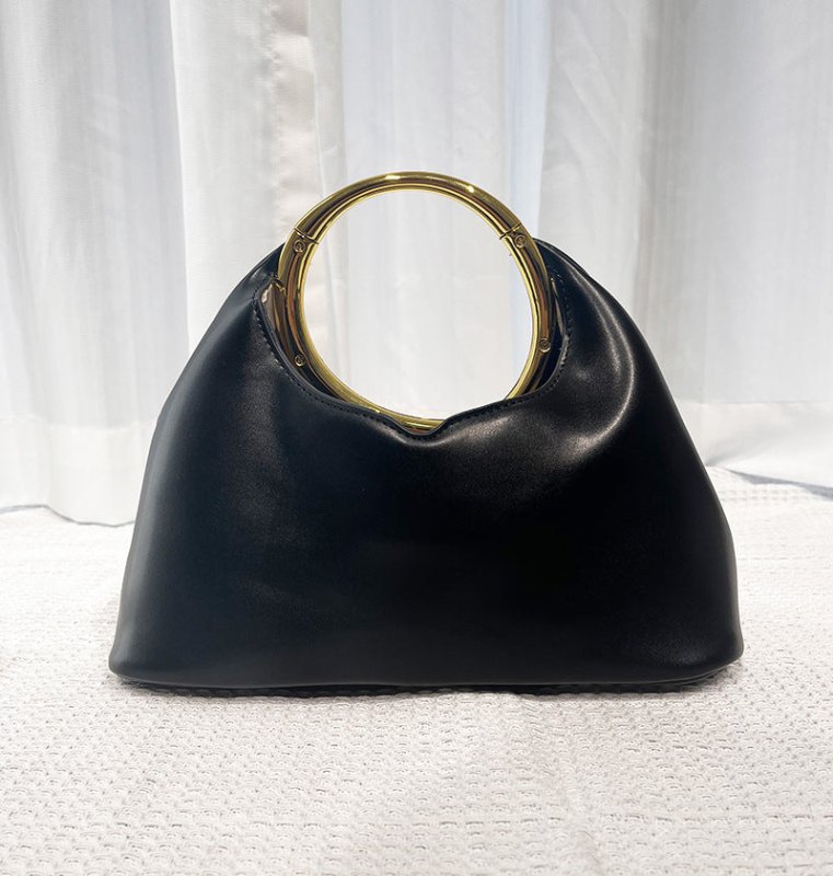 Simple Soft Leather Bag Hand Carrying Ring Hand-carrying $98.90 Dana Fashion Color: Black Size: 30X13X23CM Women's Bags Product information: Applicable scenarios: Daily matching Color: Black, creamy-white, grass green, Rose Red, snake color Outer bag type