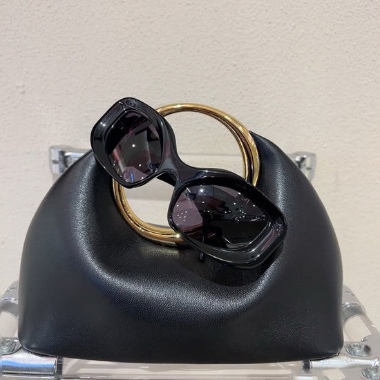 Simple Soft Leather Bag Hand Carrying Ring Hand-carrying $98.90 Dana Fashion Color: Beige Size: 30X13X23CM Women's Bags Product information: Applicable scenarios: Daily matching Color: Black, creamy-white, grass green, Rose Red, snake color Outer bag type