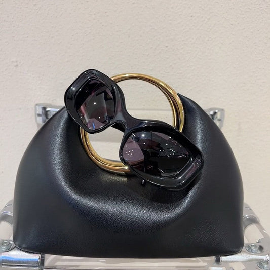 Simple Soft Leather Bag Hand Carrying Ring Hand-carrying $98.90 Dana Fashion Color: Beige Size: 30X13X23CM Women's Bags Product information: Applicable scenarios: Daily matching Color: Black, creamy-white, grass green, Rose Red, snake color Outer bag type