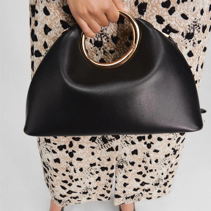 Simple Soft Leather Bag Hand Carrying Ring Hand-carrying $98.90 Dana Fashion Color: Beige Size: 30X13X23CM Women's Bags Product information: Applicable scenarios: Daily matching Color: Black, creamy-white, grass green, Rose Red, snake color Outer bag type