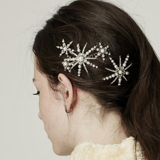 Six-pointed Star Shape Rhinestone Clip $11.15 Dana Fashion Color: Gold Women's Accessories Product information: Style: Women's Color: gold, silver Material: Alloy Packing list: Hair clip x1 Product Image: