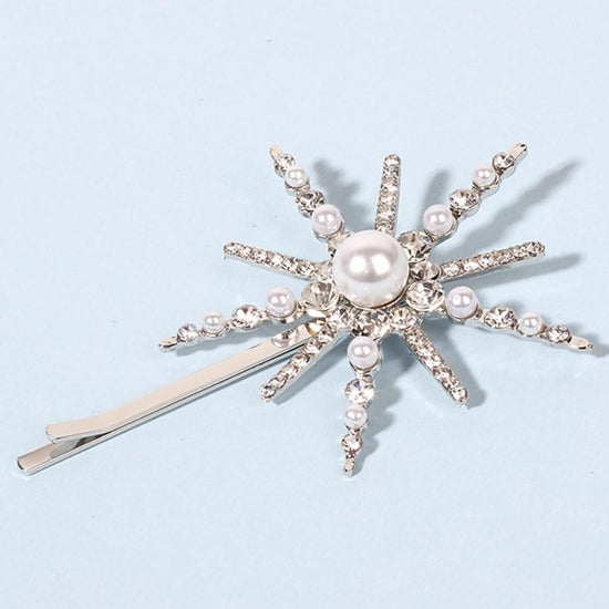 Six-pointed Star Shape Rhinestone Clip $11.15 Dana Fashion Color: Silver Women's Accessories Product information: Style: Women's Color: gold, silver Material: Alloy Packing list: Hair clip x1 Product Image: