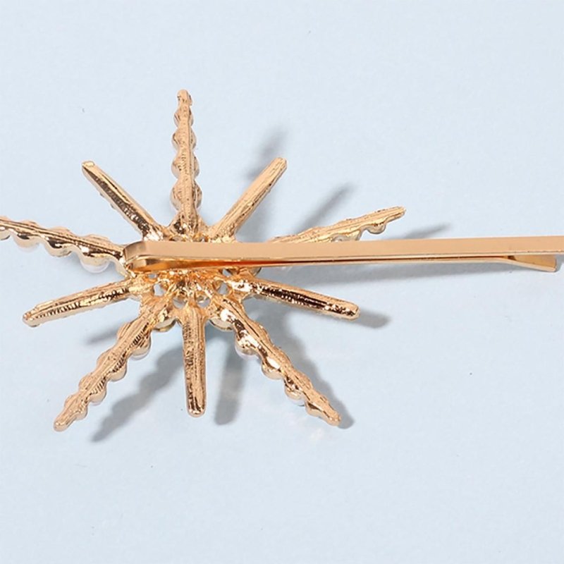 Six-pointed Star Shape Rhinestone Clip $11.15 Dana Fashion Color: Gold Women's Accessories Product information: Style: Women's Color: gold, silver Material: Alloy Packing list: Hair clip x1 Product Image:
