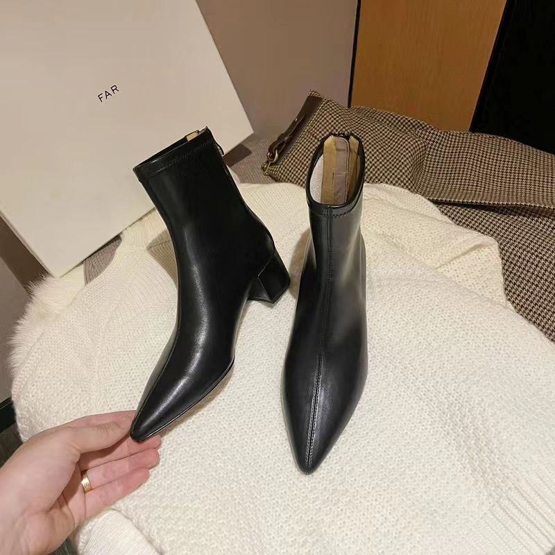 Slimming Chunky Heel All-matching Martin Female Boots $43.96 Dana Fashion Color: Black Size: 35 Women's shoes Product information: Color: Black with velvet lining, beige, fleece lining, white with fleece lining Heel height: mid heel (3-5CM) Sock length: l