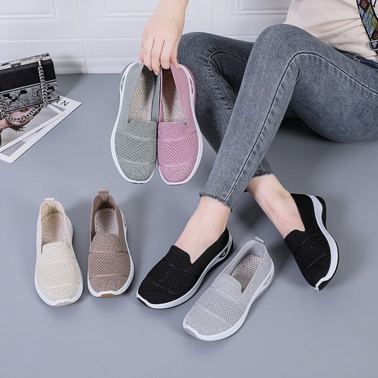 Slip-on Mother's Shoes Soft Sole Lightweight Old Beijing Cloth Shoes Shallow Mouth $27.14 Dana Fashion Color: Beige Size: 36 Women's shoes Product information: Toe holder shape: round head Color: G-SK12 Black, G-SK12 Gray, G-SK12 cyan, G-SK12 khaki, G-SK1
