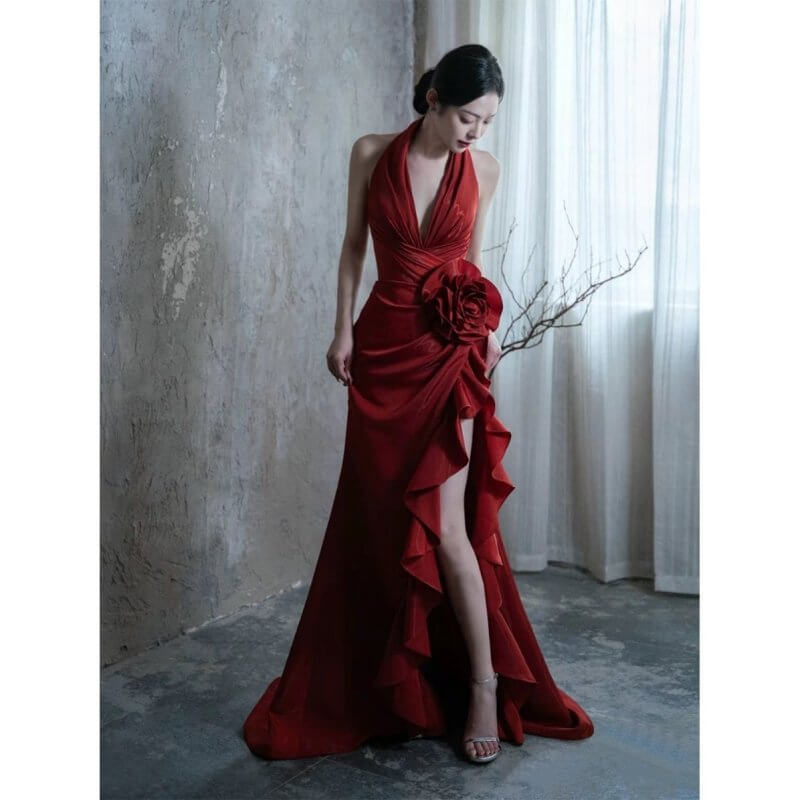 Socialite Style Wine Red Elegant Halter Bride Wedding Toast Dress $180.88 Dana Fashion Color: Red Size: L Women's clothing Product information: Fabric name: Silk Color: red Sleeve type: Regular Main fabric composition: Spandex Waist Type: Mid waist Applic