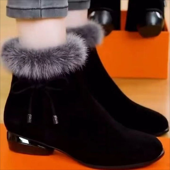 Soft Bottom Comfortable Mom Shoes Fleece-lined Versatile Leather Boots $35.99 Dana Fashion Color: Black Size: 35 Women's shoes Product information: Pattern: solid color Lining material: Cotton Color: Black Heel height: mid heel (3-5CM) Socks length: low t