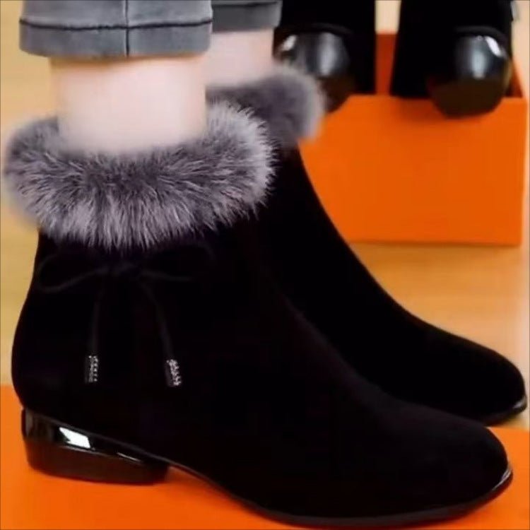 Soft Bottom Comfortable Mom Shoes Fleece-lined Versatile Leather Boots $35.99 Dana Fashion Color: Black Size: 35 Women's shoes Product information: Pattern: solid color Lining material: Cotton Color: Black Heel height: mid heel (3-5CM) Socks length: low t
