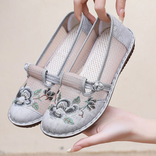 Soft Bottom Ethnic Breathable Embroidered Shoes Middle-aged And Elderly $35.90 Dana Fashion Color: Gray Size: 35 Women's shoes Product information: Pattern: Ethnic Applicable sports: Universal Lining material: Mesh Color: pink, gray Upper height: low top
