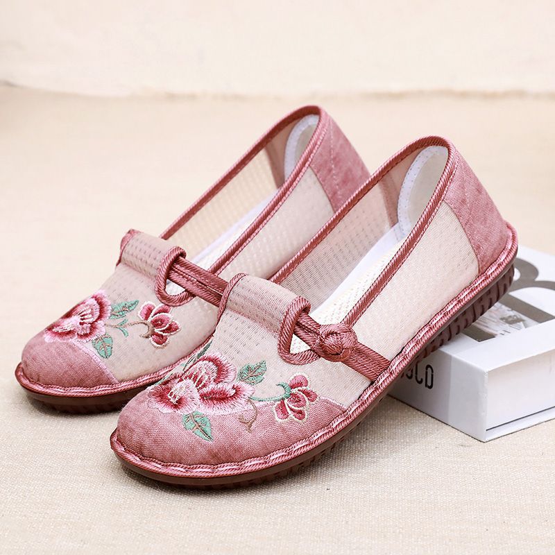 Soft Bottom Ethnic Breathable Embroidered Shoes Middle-aged And Elderly $35.90 Dana Fashion Color: Pink Size: 35 Women's shoes Product information: Pattern: Ethnic Applicable sports: Universal Lining material: Mesh Color: pink, gray Upper height: low top