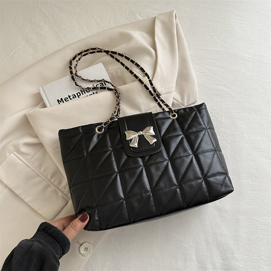 Soft Rhombus Chain Bag Large Capacity Totes $23.76 Dana Fashion Color: Black Women's Bags Product information: Lining texture: Polyester Color: black, white, brown, pink Hardness: medium and soft Material: PU Suitcase shape: Horizontal Square Number of sh