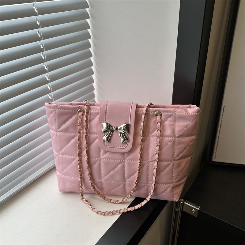 Soft Rhombus Chain Bag Large Capacity Totes $23.76 Dana Fashion Color: Black Women's Bags Product information: Lining texture: Polyester Color: black, white, brown, pink Hardness: medium and soft Material: PU Suitcase shape: Horizontal Square Number of sh